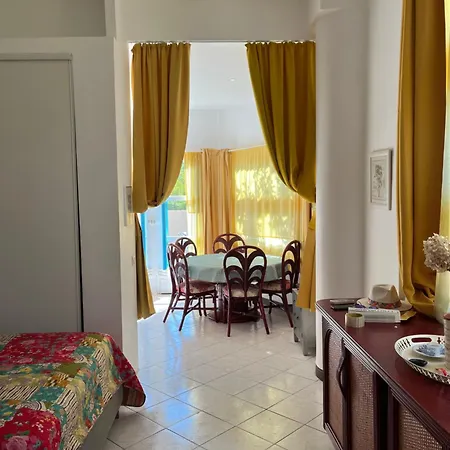 De Saint Clair A 50m Apartment *