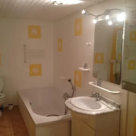 De Saint Clair A 50m Apartment *