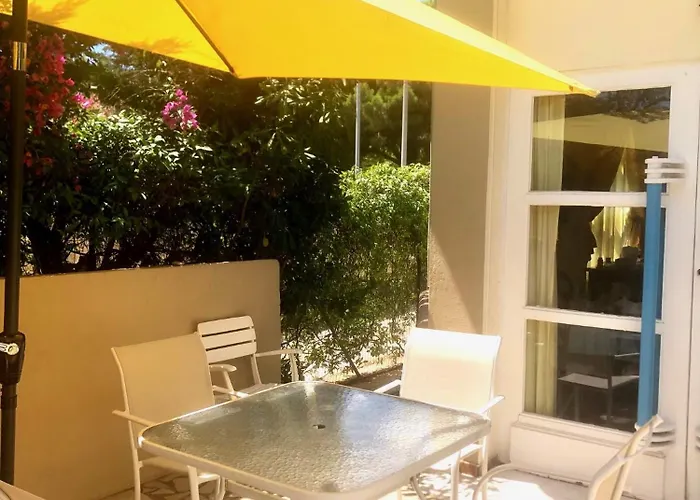 De Saint Clair A 50m Apartment