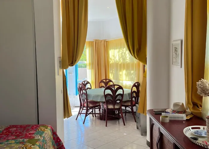 De Saint Clair A 50m Apartment *