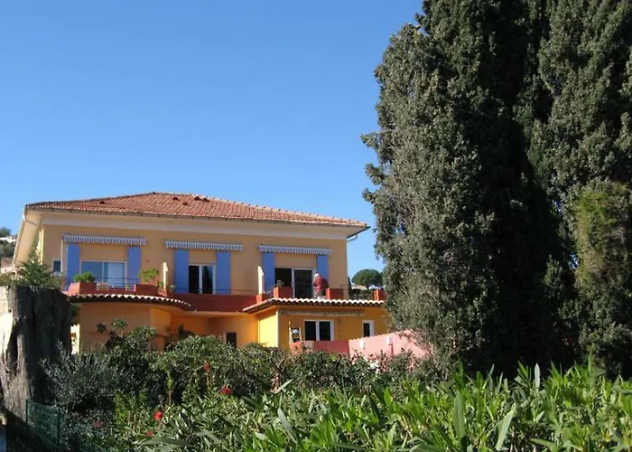 De Saint Clair A 50m Apartment *